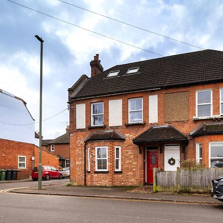 Family Home In Central Guildford With Parking エクステリア 写真