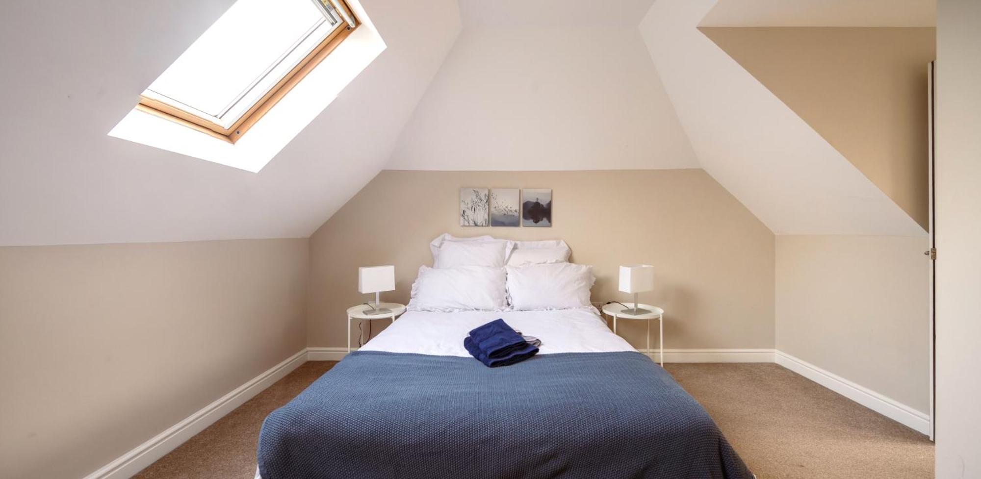 Family Home In Central Guildford With Parking エクステリア 写真