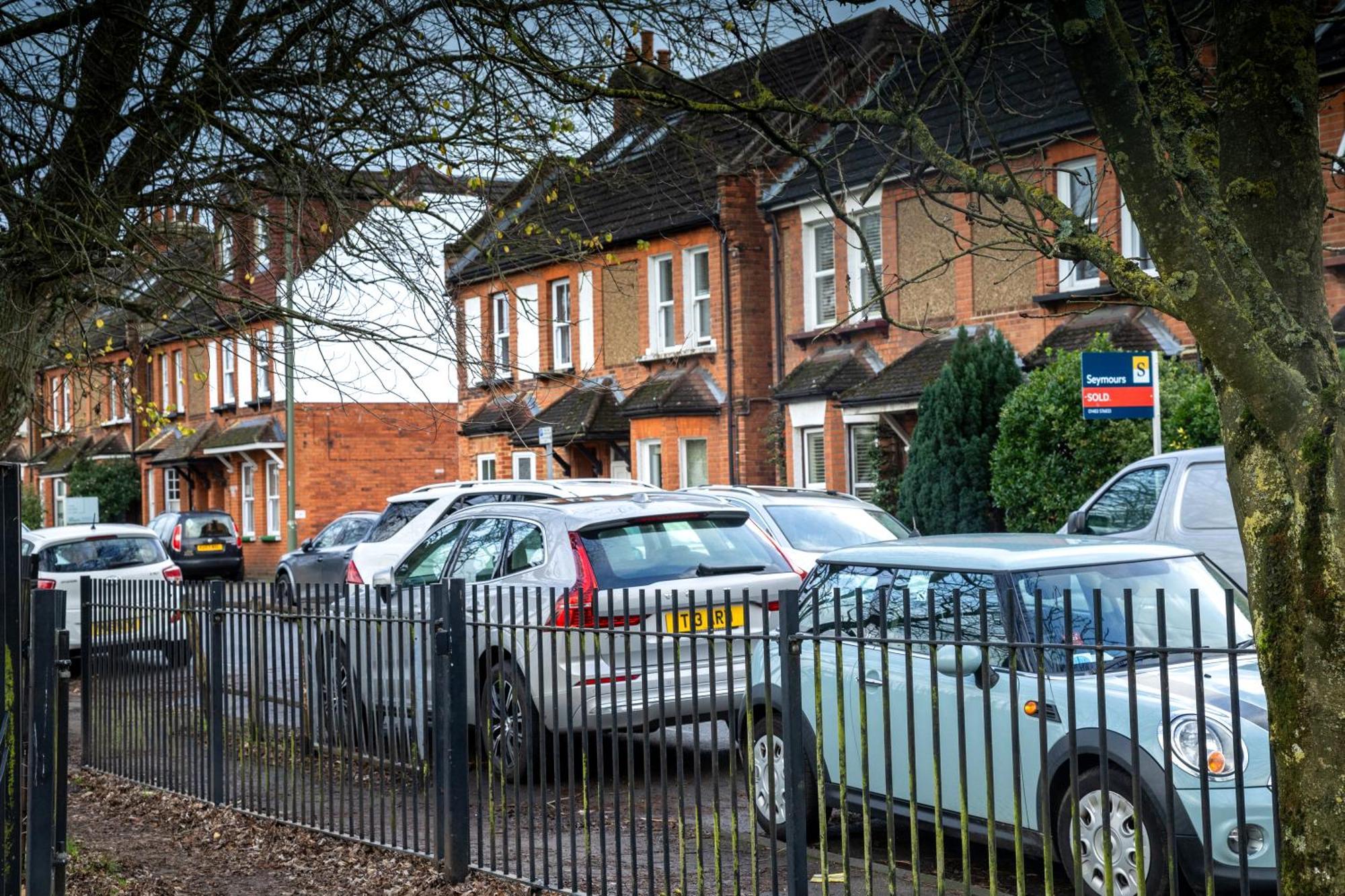Family Home In Central Guildford With Parking エクステリア 写真